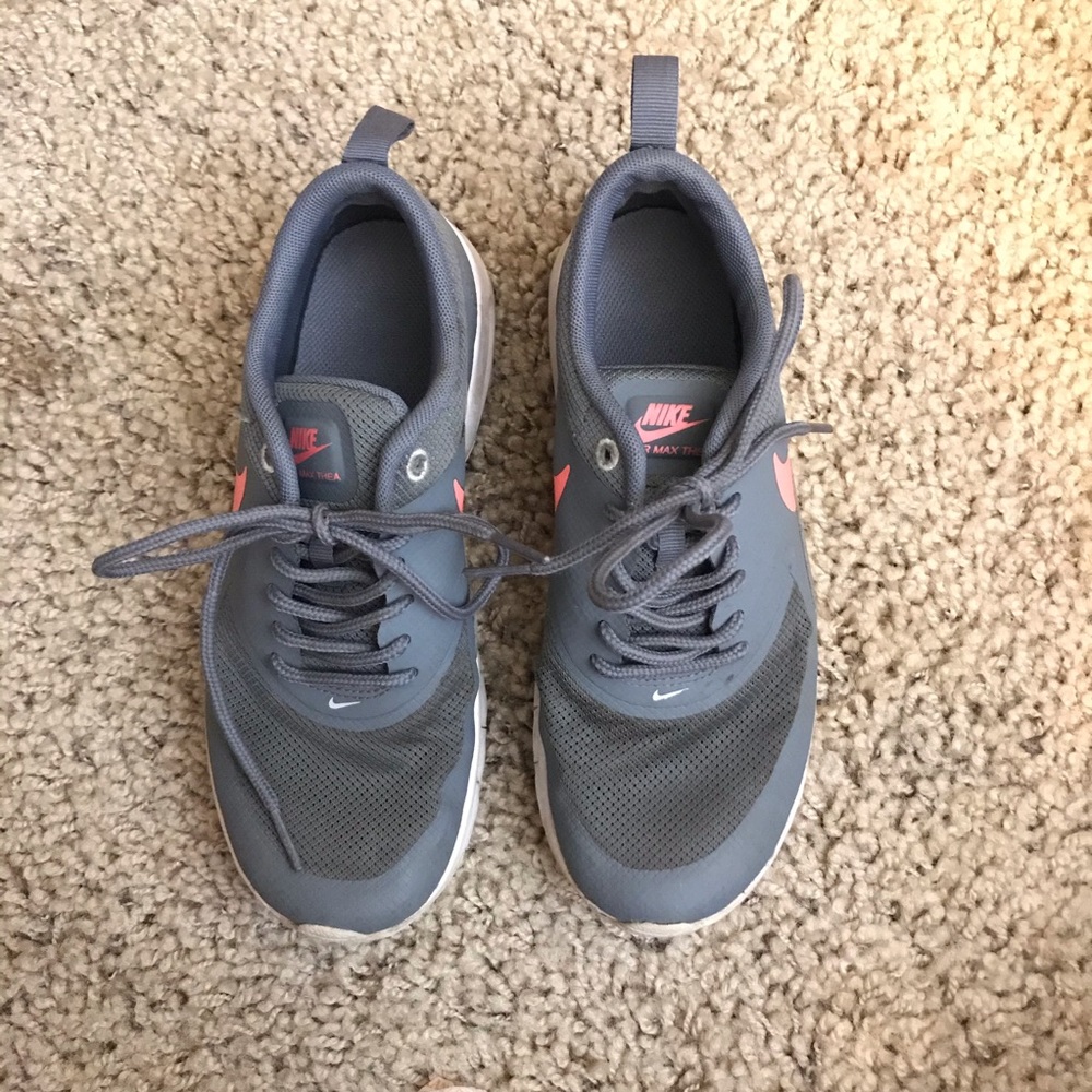 Nike Sneaker Size 4 Youth